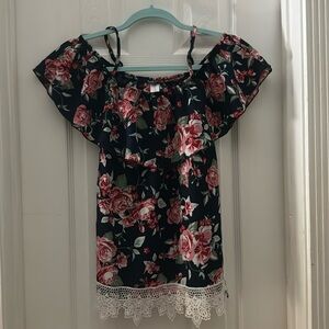 No Boundaries flowerd ruffle top blouse. Size S
